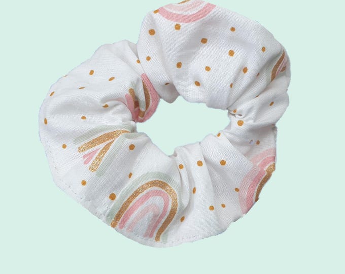 Haargummi mit Regenbogen