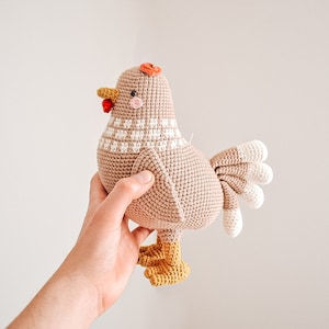 Mrs. Lastenia, the chicken | crochet pattern | EN-SP