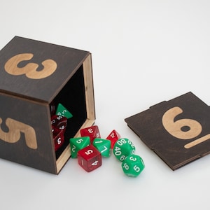 Felt lined D6 Dice Box and Shaker | Perfect for Dungeons and Dragons and other Roleplaying Games | Handcrafted Nerdy DnD Gifts