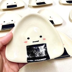 手作り陶器のおにぎり皿：小物入れ、指輪置き、スナック皿