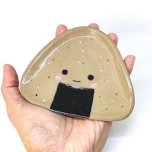 手作りの陶器製ブラウンおにぎり皿：小物入れ、指輪置き、スナック皿