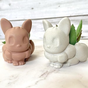 Maceta de hormigón pequeña hecha a mano – Maceta para suculentas inspirada en Eevee de Pokémon