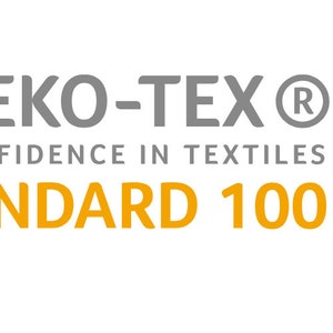 Peut inclure: Un logo gris et blanc avec le texte "OEKO-TEX&reg; CONFIDENCE IN TEXTILES STANDARD 100". Le logo pr&eacute;sente un cercle gris stylis&eacute; avec un globe jaune &agrave; l'int&eacute;rieur.