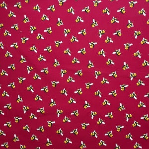 100% Cotton Fabric - Cerise Pink Bees Fabric Perfect for Crafting, Facemasks, Bunting, Cushions Craft - 140cm Wide Floral Fabric