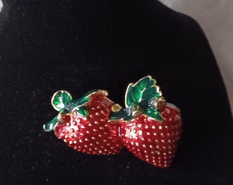 Pin de fresa - Broche de fresa - Pin de fresa doble - Pin de fruta - Pin tono dorado - Pin esmaltado - Pin de regalo - Joyería de fresa - Rebajado - Venta
