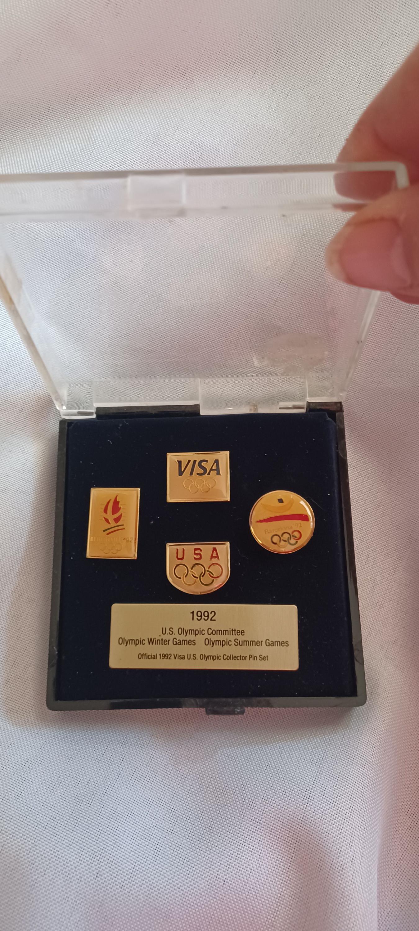 Pin's Folies - Badge Jeux Olympiques Albertville 1992 - Curling - Collection JO