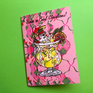 Buon Natale / Biglietti di Natale divertenti con scherzi / Scherzo di Natale / Pupazzo di neve allegro che beve un cocktail / Biglietti di Natale con pupazzo di neve / Pupazzo di neve