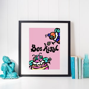 Impresión de arte psicodélico Bee Kind / Póster de abeja de Manchester divertido y positivo / Póster psicodélico de los años 60 y 70 / Decoración de arte de pared boho
