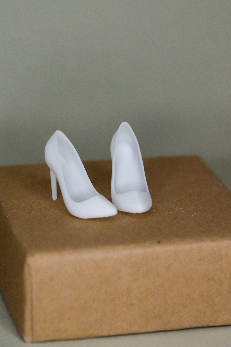 1:12 miniature DIY non peinte Paire de talons hauts imprimée en 3D image 3
