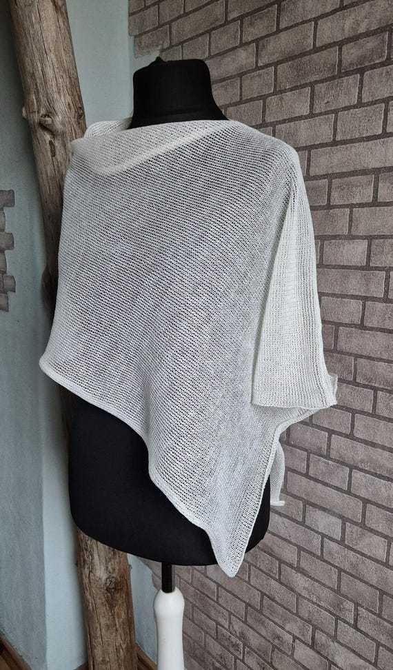 ポンチョ・ケープ Charlott Blue Cotton Knit Short Cape Charlott Blue Cotton Knit Short Cape in Blue | THE LIST