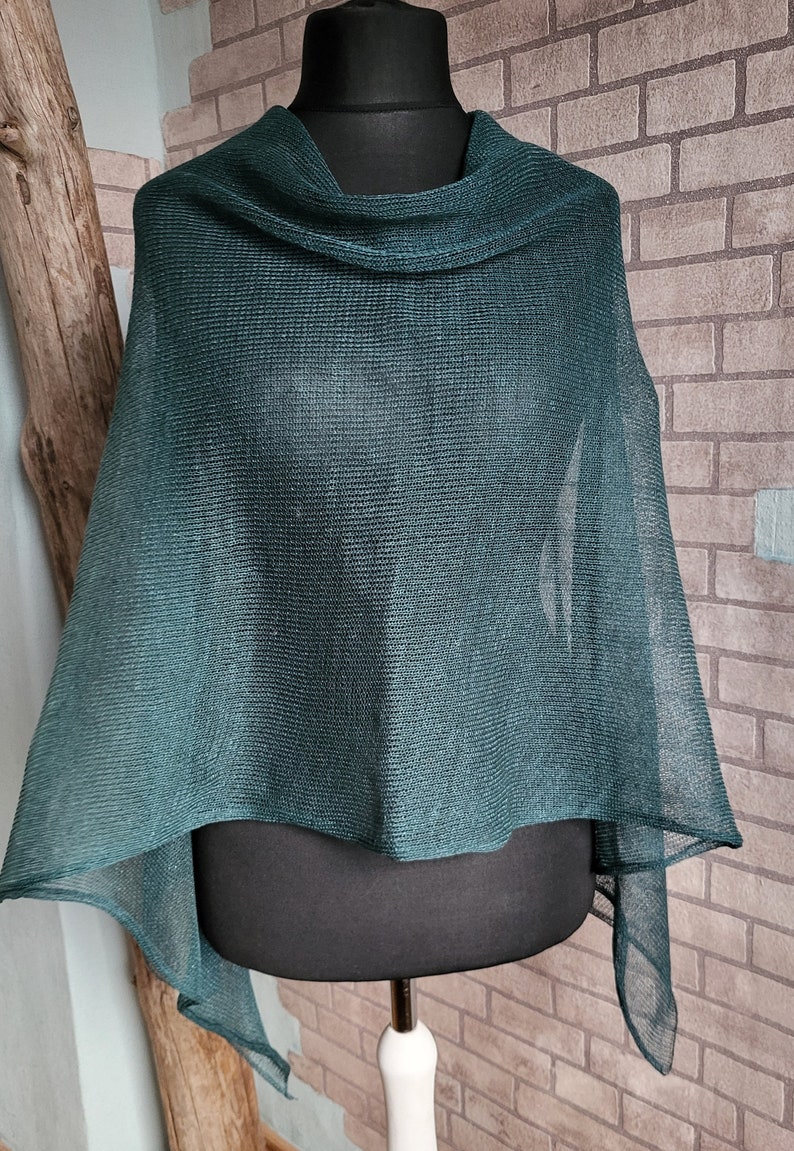 Poncho de lino verde, Envoltura de punto, Capa ligera, Chal de verano, Envolturas de chales de noche, Ponchos asimétricos, Encogimiento de hombros de playa, Regalo para ella imagen 5