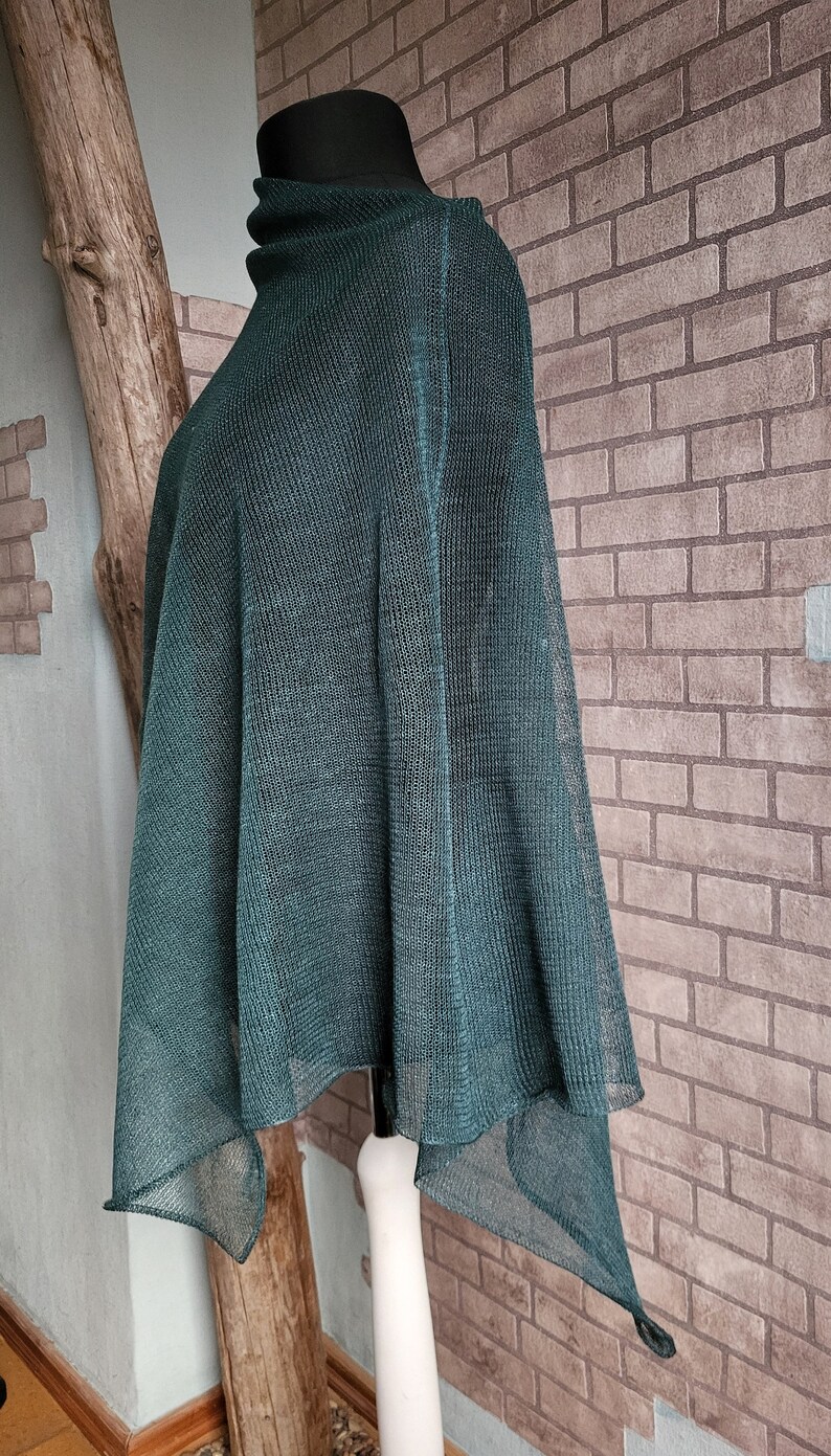 Poncho de lino verde, Envoltura de punto, Capa ligera, Chal de verano, Envolturas de chales de noche, Ponchos asimétricos, Encogimiento de hombros de playa, Regalo para ella imagen 3