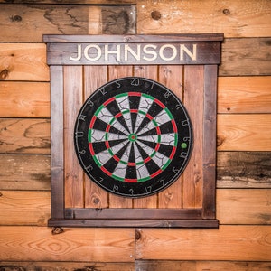 Panneau de cible de fléchettes avec personnalisation, fabriqué à partir de bois de pin massif, protecteur mural, décoration de pub, cadeau personnalisé pour lui