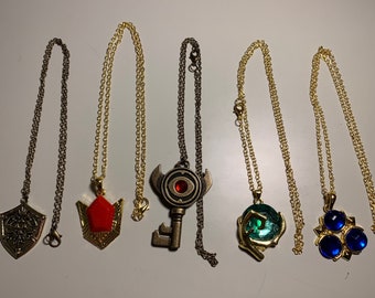 Colliers inspirés de Zelda BOTW. Pierres de Kokiri, Zora, Goron, Hylian Spirit, clé de patron, bouclier - cadeau de fan unique, cinq modèles au choix