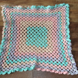 Cobertor de bebê de crochê feito à mão, verde laranja rosa roxo, quadrado de 27&quot;