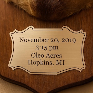 Personalized engraved plaques for deer mounts, trophies, and more! Silver and Gold finishes available