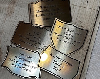 Personalized engraved plaques for deer mounts, trophies, and more! Brushed silver and gold finishes