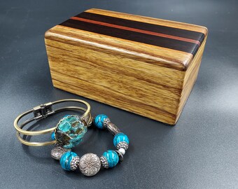 Caja de recuerdos de madera exótica: ébano, bubinga, tapa de caoba