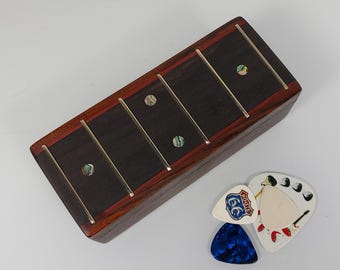 Caja de púas de guitarra de palisandro boliviano hecha a mano: recuerdo de diapasón de ébano