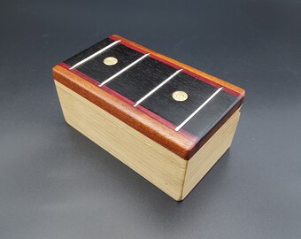 Caja de púas de guitarra hecha a mano, diapasón de ébano, incrustación de bala de latón