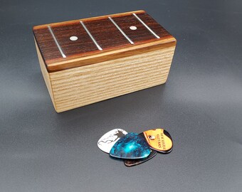 Caja de púas de guitarra de fresno de pantano: tapa de diapasón de palisandro boliviano
