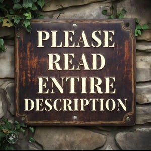 K&ouml;nnte beinhalten: Ein rostiges Metallschild mit wei&szlig;er Aufschrift, auf dem "PLEASE READ ENTIRE DESCRIPTION" steht.