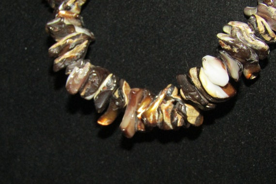 Vtg. handcrafted satin and shell necklace - image 2