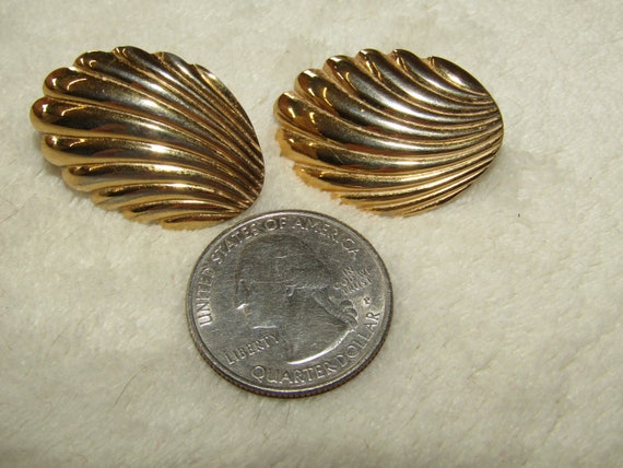 Napier oyster shell pierced earrings - image 2