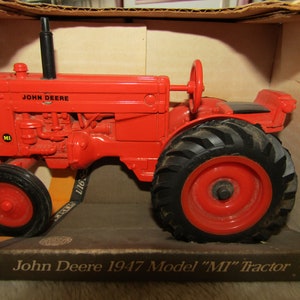 Ertl John Deere 1947 Model MI Tractor