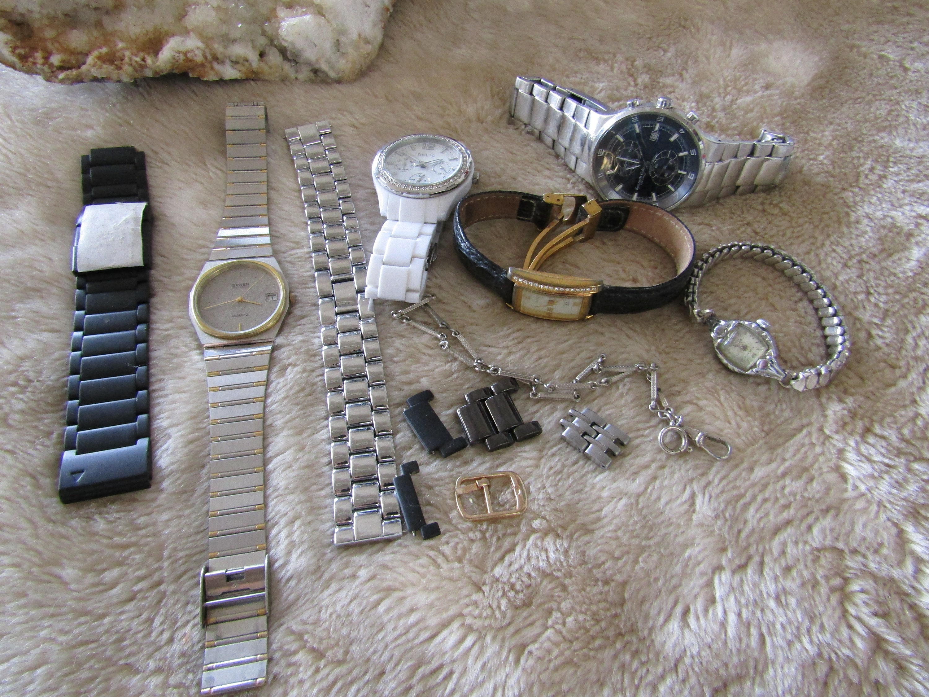 Lot of Vintage and Modern Watches for Parts, Repair or 