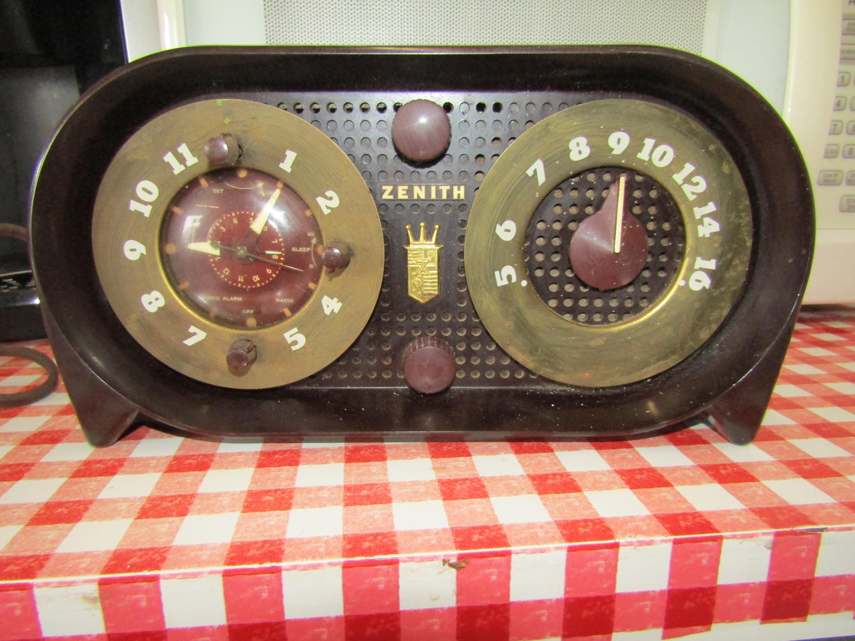 Vintage Zenith Owl Eyes Alarm Clock Radio - Etsy