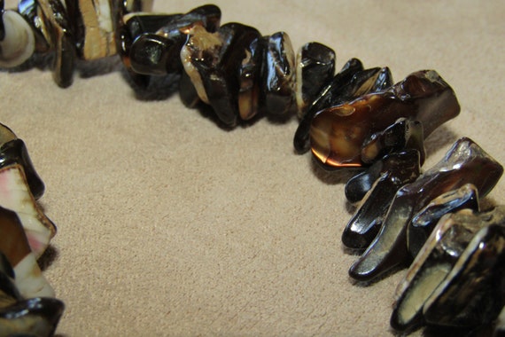 Vtg. handcrafted satin and shell necklace - image 7