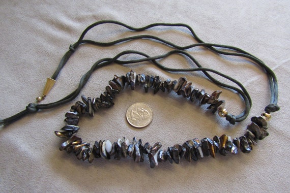 Vtg. handcrafted satin and shell necklace - image 3