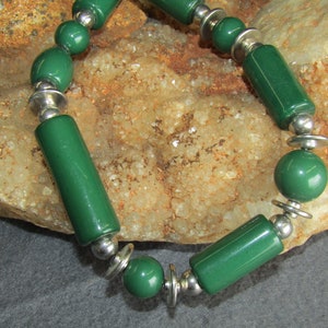 Collar de cuentas verdes y plata