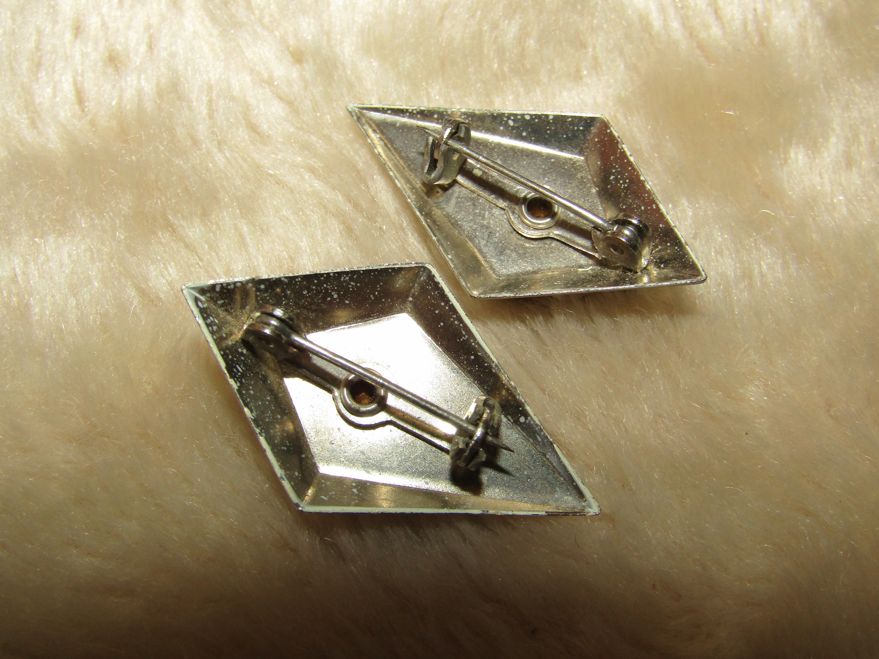 Pins main image 0