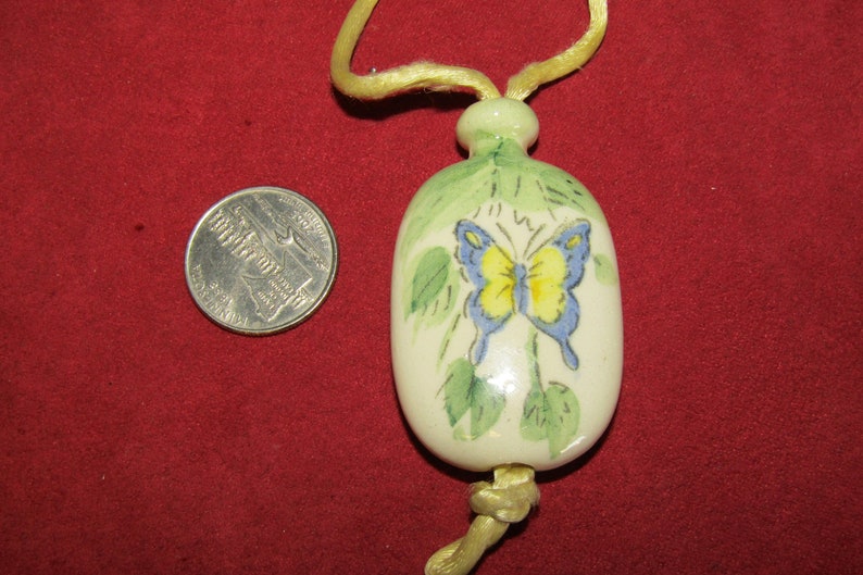 Vtg Avon hand painted porcelain necklace