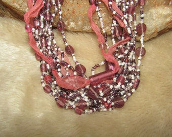 collier vintage en superposition de graines et de perles de verre