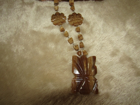 Vintage hand carved agate necklace - image 1