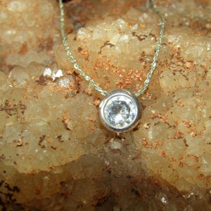 Vtg Avon CZ fashion necklace