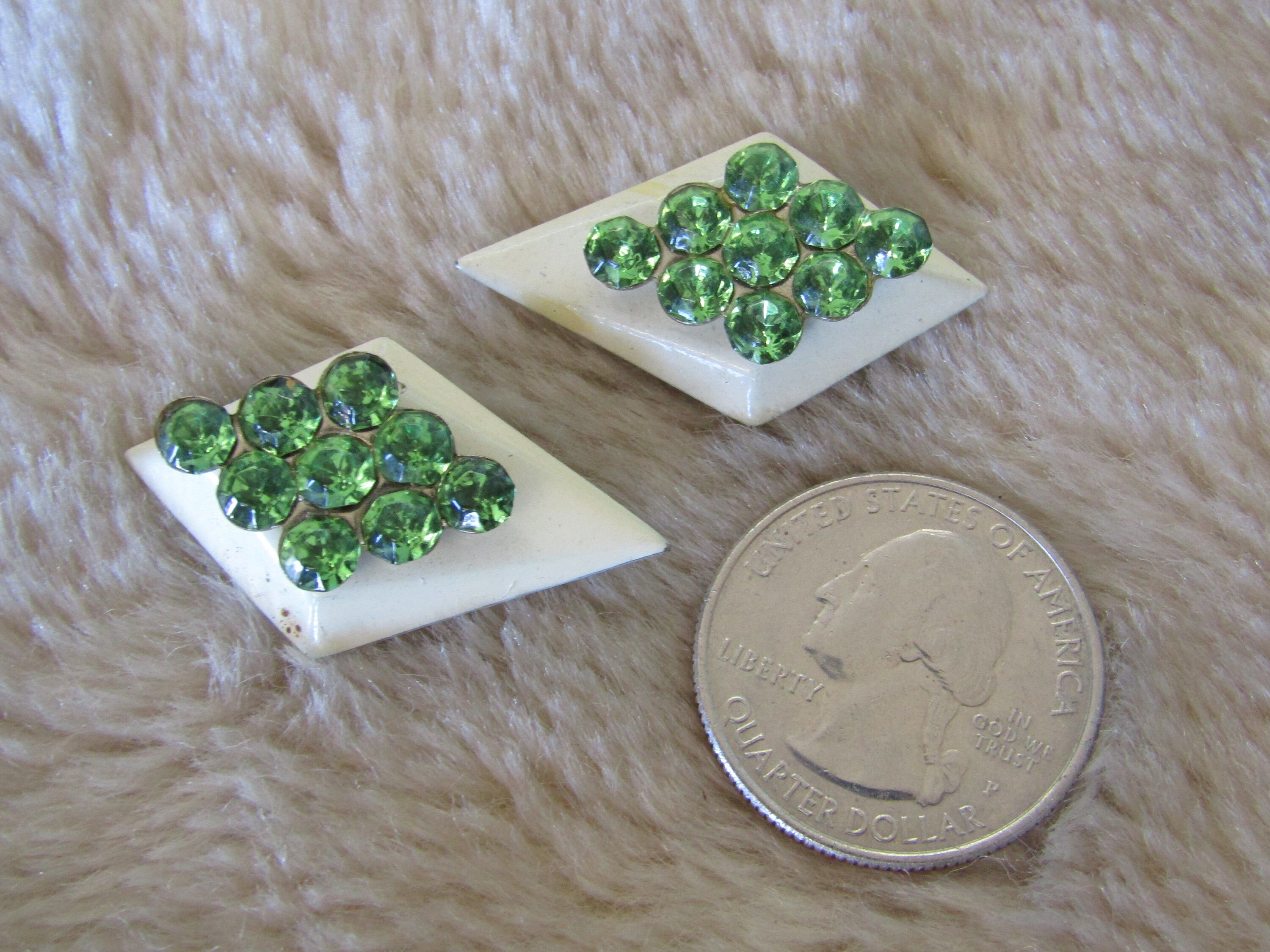 Pins main image 1