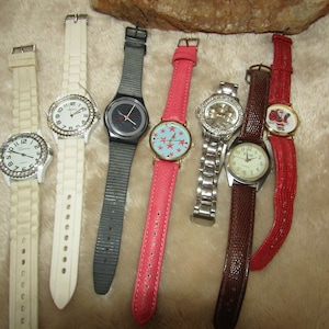 Lot of watches for repair/parts or crafts