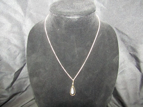 Vtg. Sarah Coventry faux pearl drop necklace - image 2