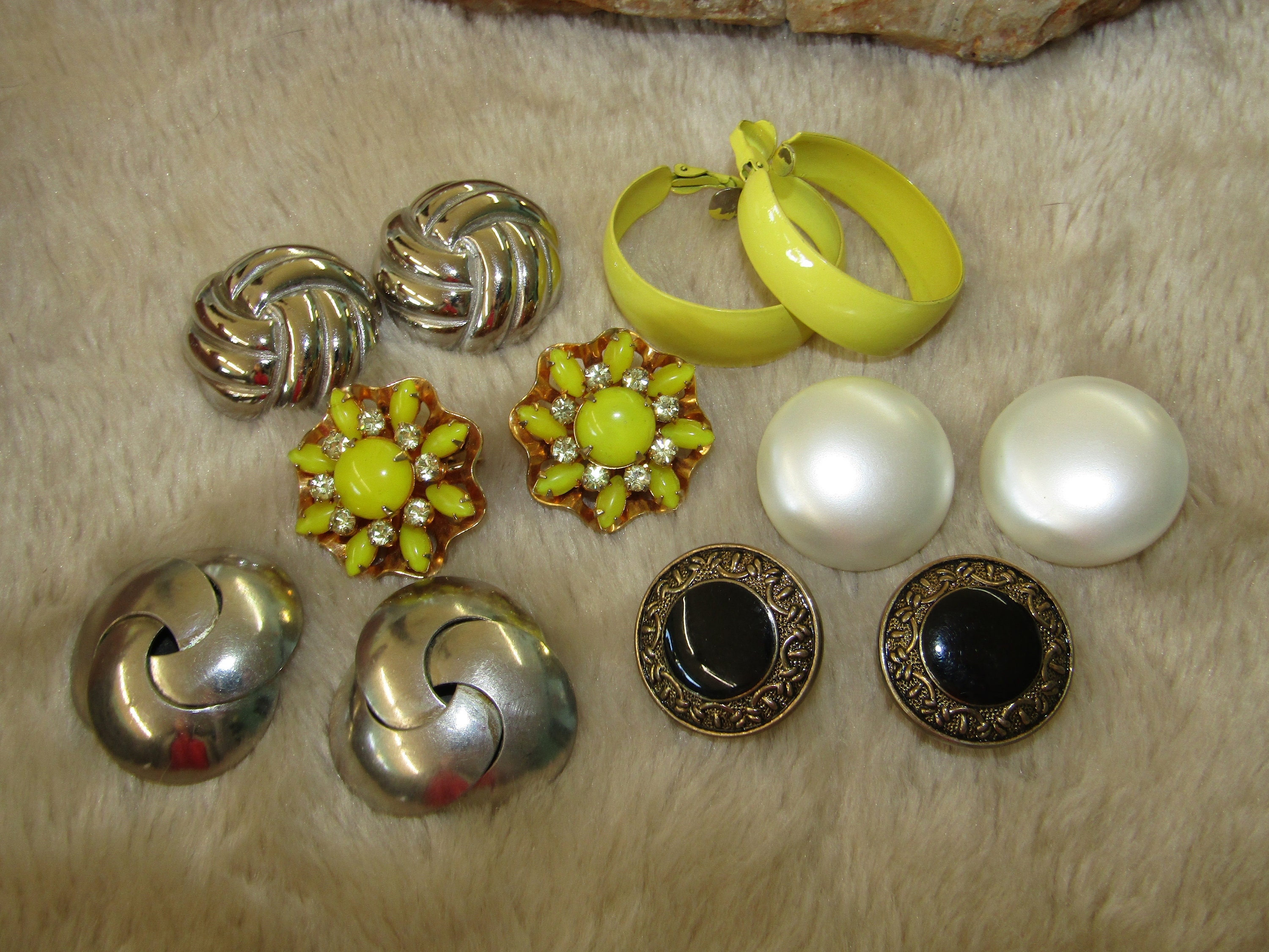 Lot De 4 Paires De Boucles D'oreilles Vintage à Clip + 1 Offerte - Doré, Occasion