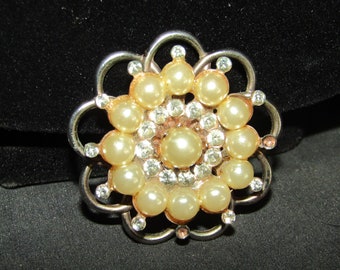 Vintage faux pearl & rhinestone gold tone brooch