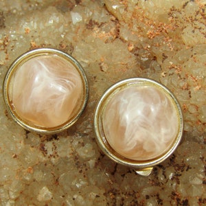 Lisner cream and gold clip on earrings