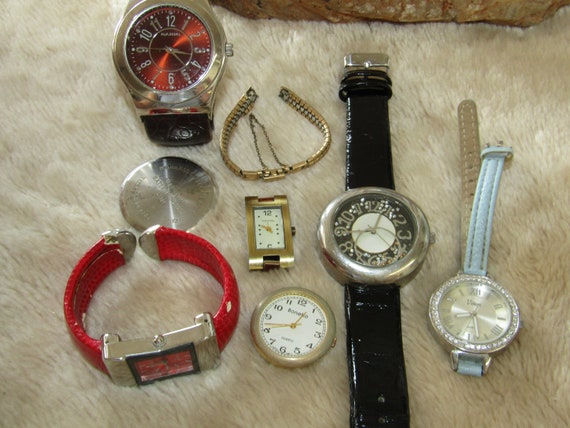 Lot of Vintage-modern Watches for Parts/repair/jewelry  display picture 3