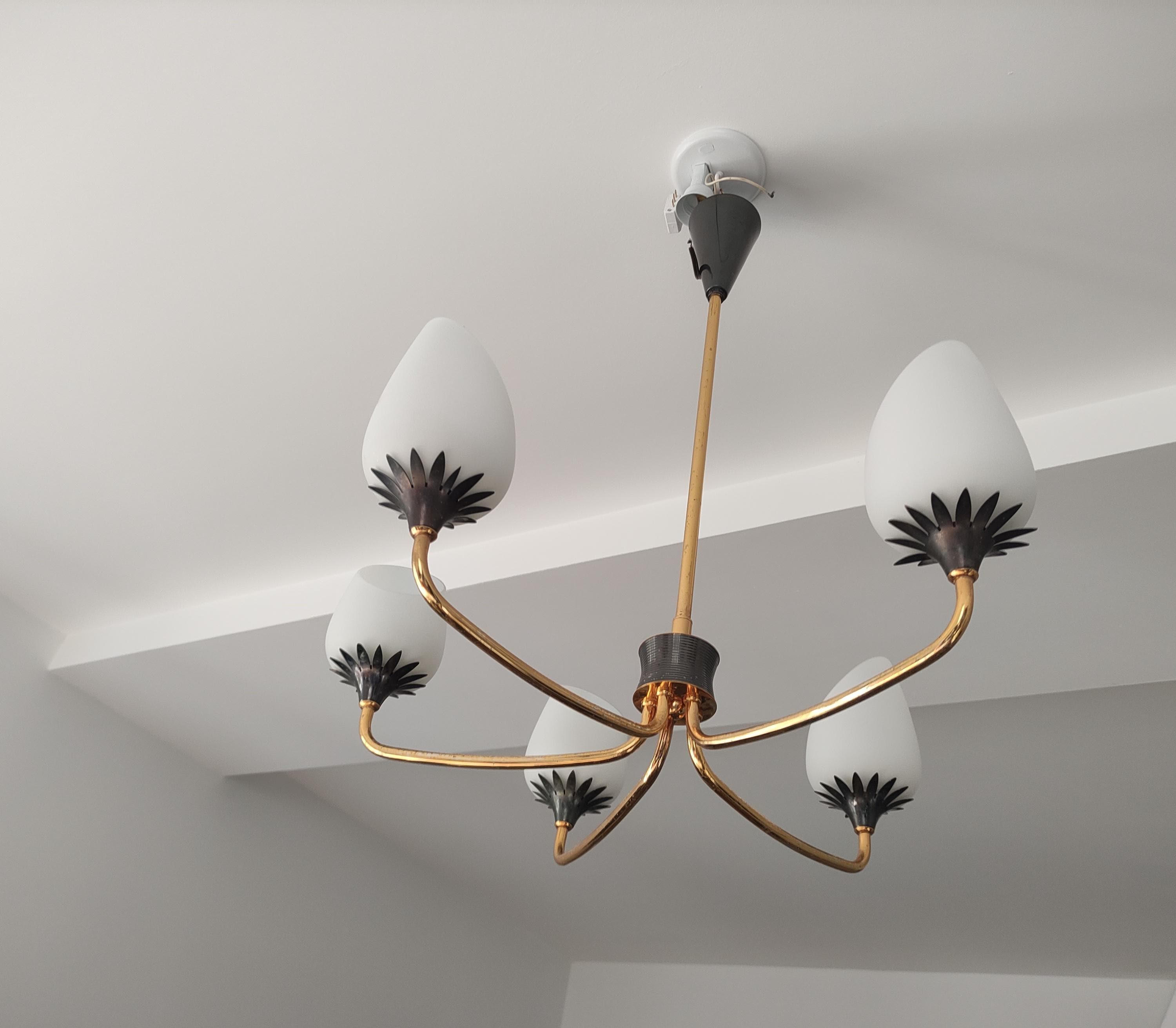 Suspension midcentury en laiton & verre opalin - L'atelier Belle Lurette, Rénovation de meubles vintage