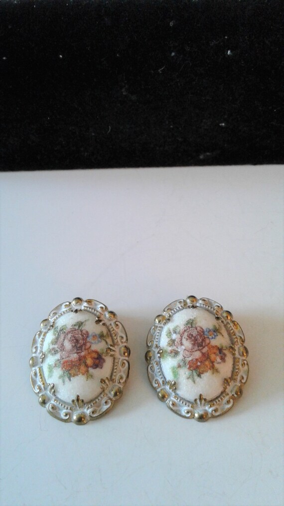 Vintage 1950s Shell and Flower Celluloid Necklace and Clip on Earrings set Signed West Germany