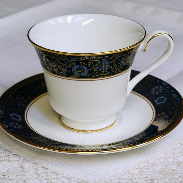 Royal Doulton One (1) Teacup & Saucer ~ Carlyle Pattern ~ Fine Bone China Made in England ~ Vintage 1972-2001 ~ Pristine Condition
