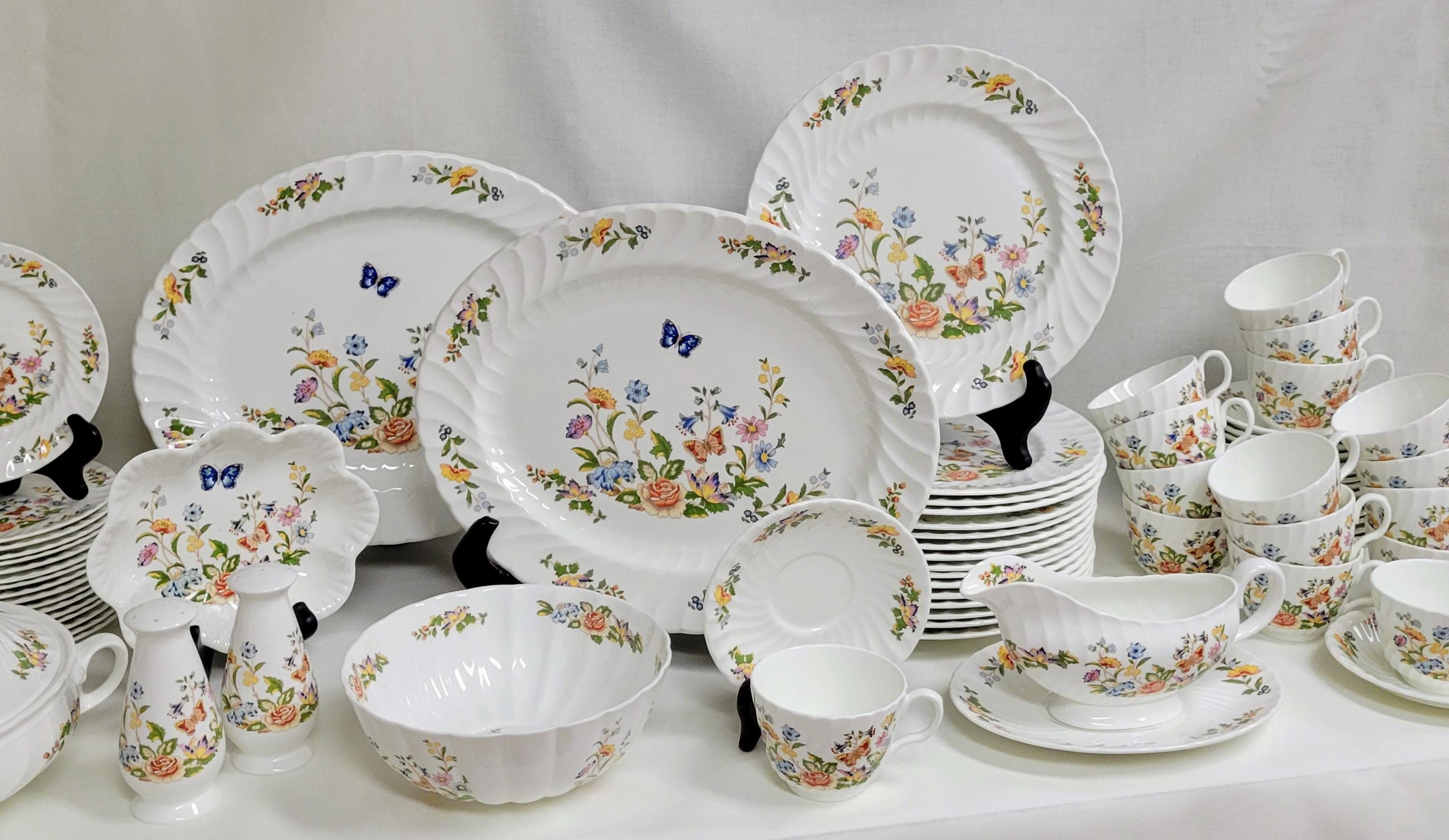 エインズレイ コテージガーデン ボーンチャイナ 蓋付きキャセロール